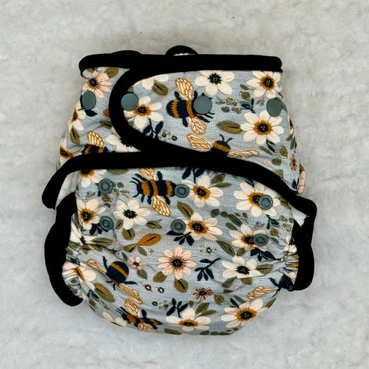 La La Booty Honeybees Daisies Fitted Diaper - New