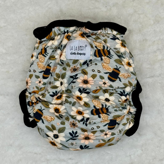 La La Booty Honeybees Daisies Fitted Diaper - New