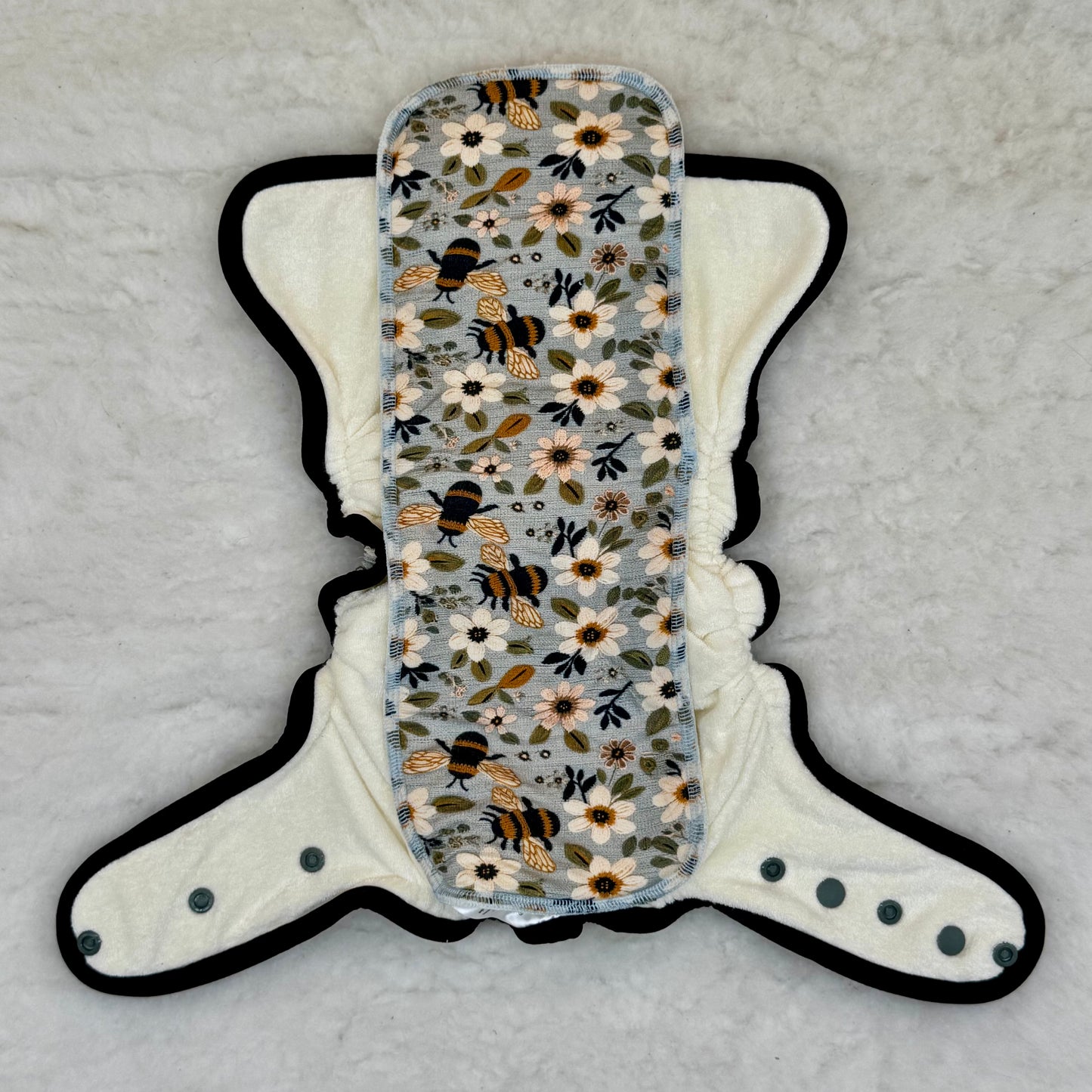 La La Booty Honeybees Daisies Fitted Diaper - New